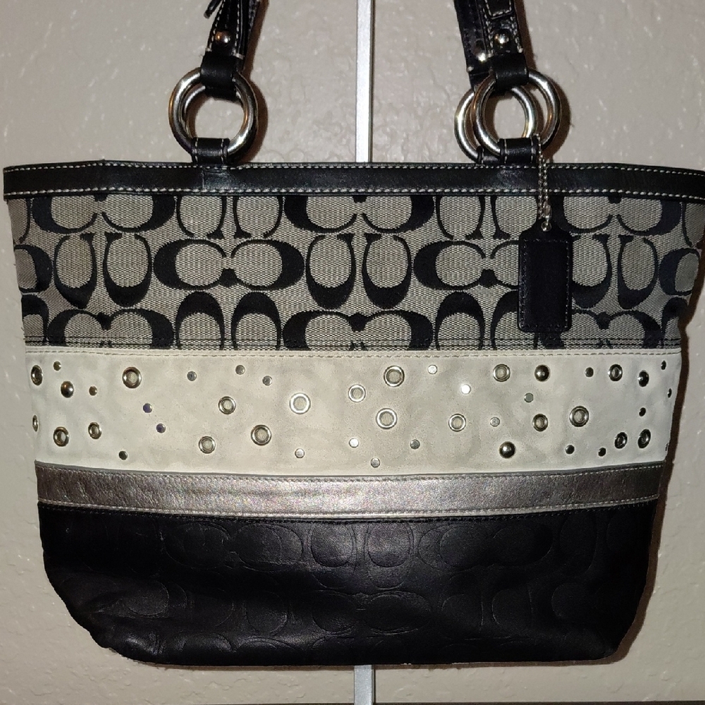 Coach Blk & Gray Leather Studded Signature Shoulder Bag 🩶 - Picture 2 of 16